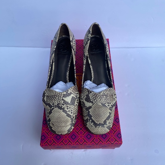 Tory Burch Bond 55MM Pump Printed Snake - Picture 3 of 16